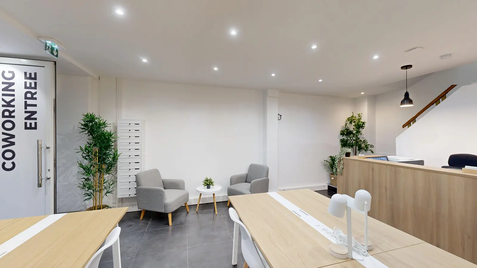 Accueil et espace détente du coworking PradoDesk, passage du Prado à Paris 10e