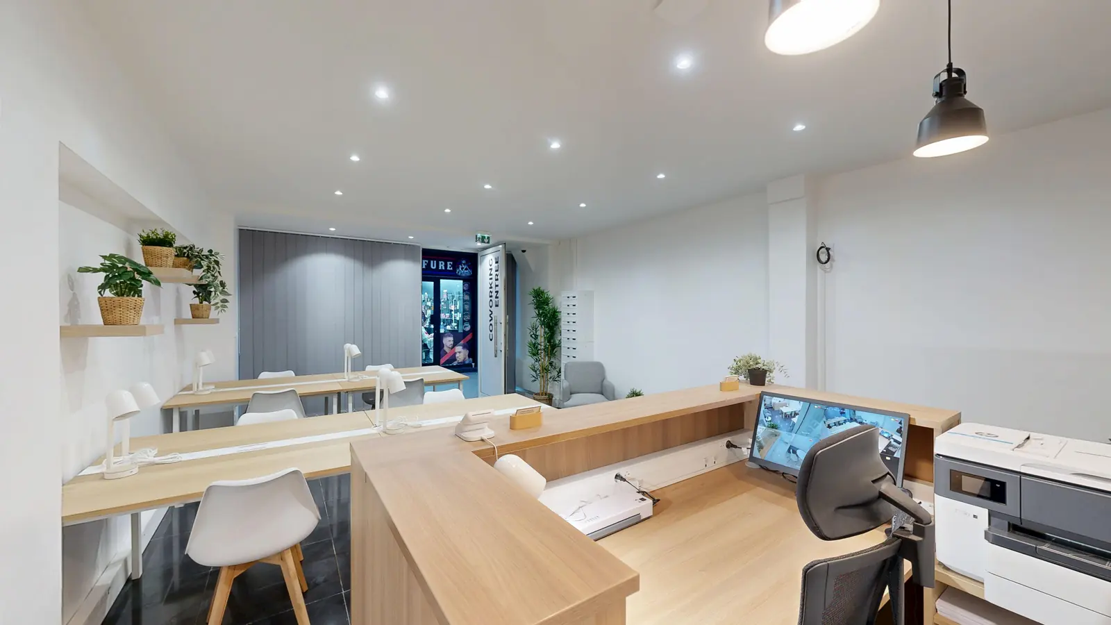 Postes de travail et accueil du coworking PradoDesk à Paris 10e
