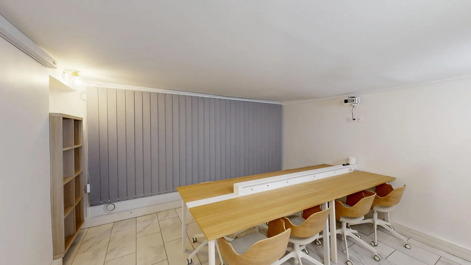 Salle de réunion 10 personnes à louer chez PradoDesk, Paris 10e